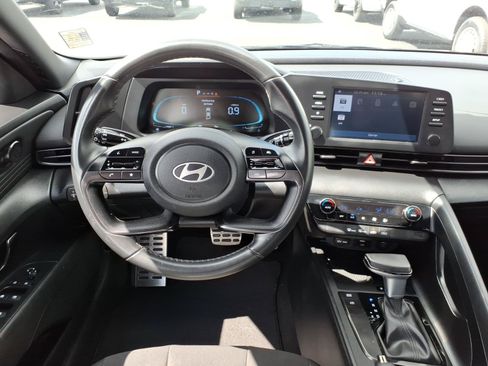 Used 2025 Hyundai Elantra Sport FWD image 9