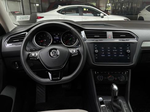 Used 2020 Volkswagen Tiguan SE AWD/4WD image 14