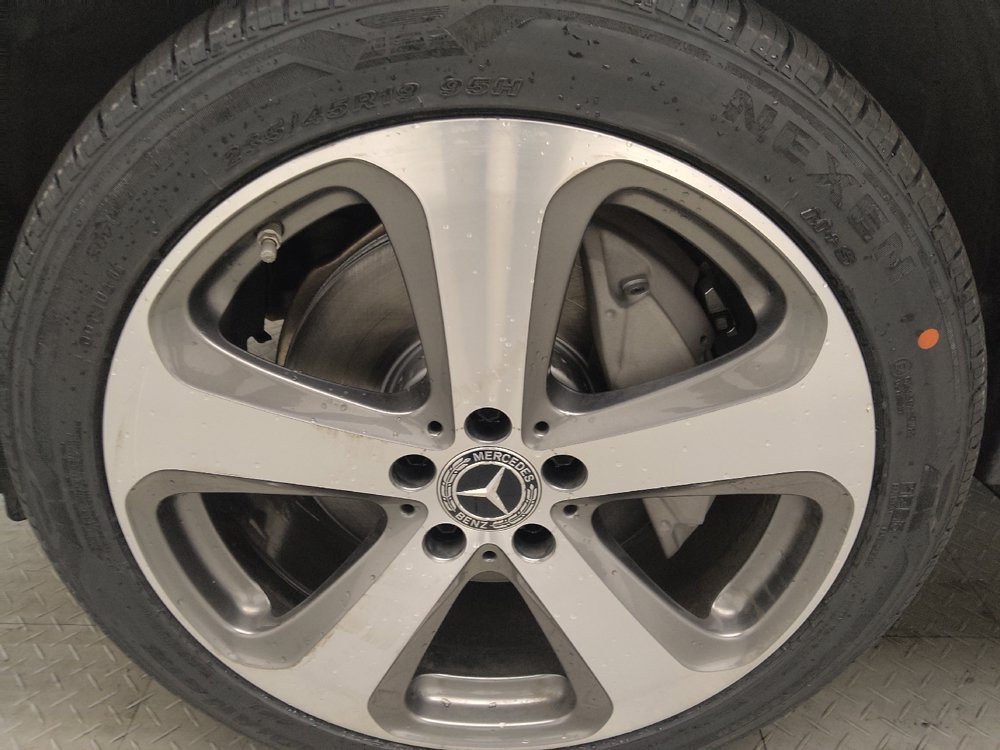 Used 2019 Mercedes-Benz GLC 300 4MATIC w/ Premium Package image 31