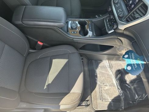 Certified 2023 GMC Acadia SLE w/ Driver Convenience Package image 28