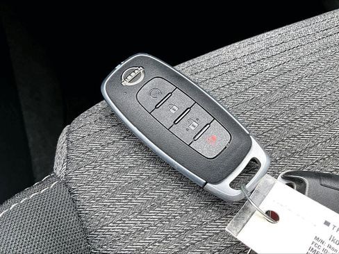 Used 2023 Nissan Rogue SV image 14