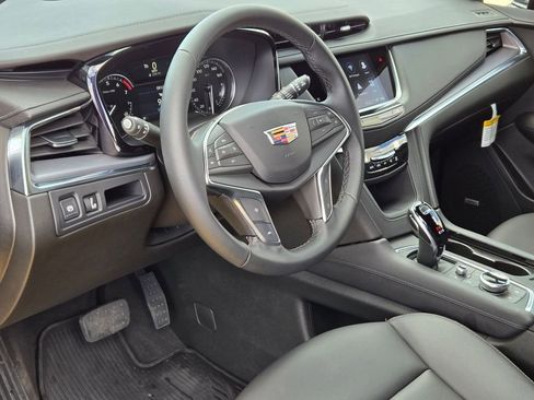 New 2025 Cadillac XT5 Luxury image 9