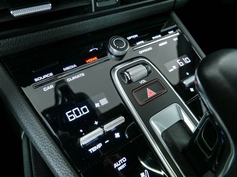 Certified 2023 Porsche Cayenne Platinum Edition AWD/4WD image 18