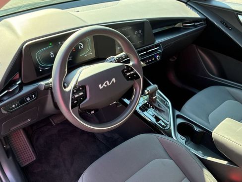 Used 2025 Kia Niro LX FWD image 25