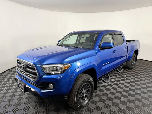 Used 2017 Toyota Tacoma SR5 w/ Tow Package AWD/4WD image 2