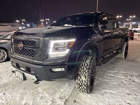 Used 2020 Nissan Titan PRO-4X w/ Pro-4x Convenience Package image 7