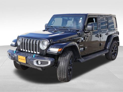 Used 2023 Jeep Wrangler Unlimited Sahara w/ Cold Weather Group image 12