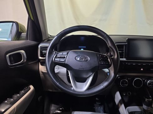 Used 2024 Hyundai Venue SEL FWD image 11
