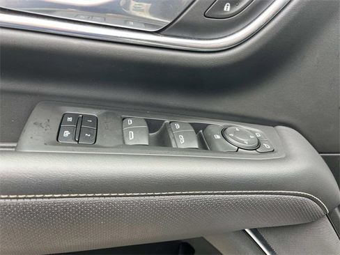 Used 2024 GMC Yukon SLT image 29