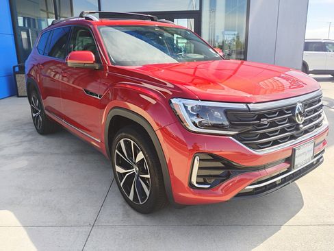 Used 2024 Volkswagen Atlas SEL Premium R-Line image 3