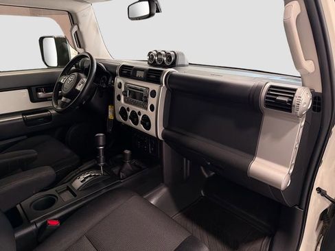 Used 2014 Toyota FJ Cruiser 4WD w/ Upgrade Package image 21