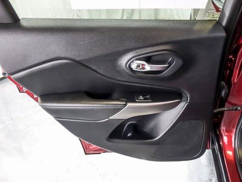 Used 2021 Jeep Cherokee Latitude Plus image 26