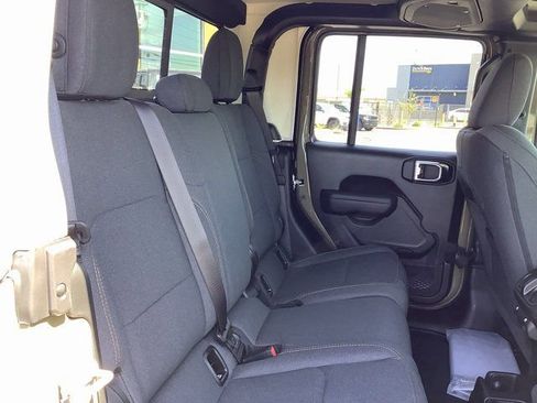 New 2025 Jeep Gladiator Sport image 33