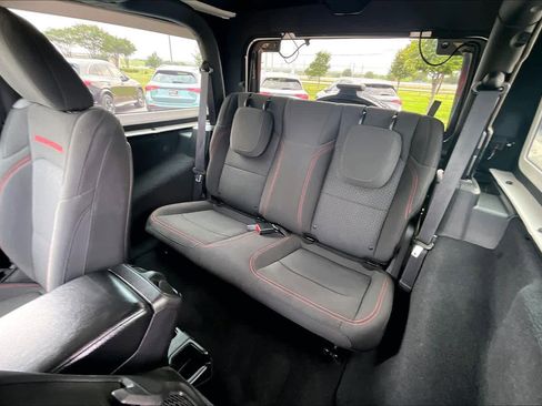 Used 2018 Jeep Wrangler Rubicon AWD/4WD image 19