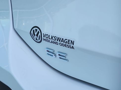 New 2026 Volkswagen Tiguan SE FWD image 10