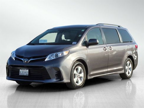 Used 2019 Toyota Sienna LE image 8