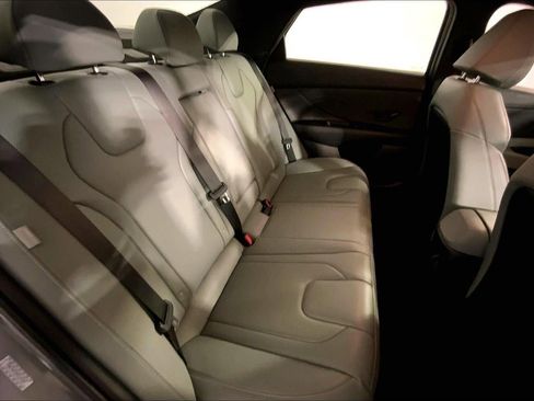 Used 2025 Hyundai Elantra Limited FWD image 23