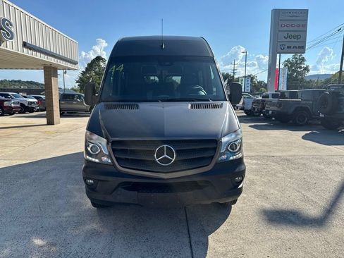 Used 2018 Mercedes-Benz Sprinter 2500 image 2