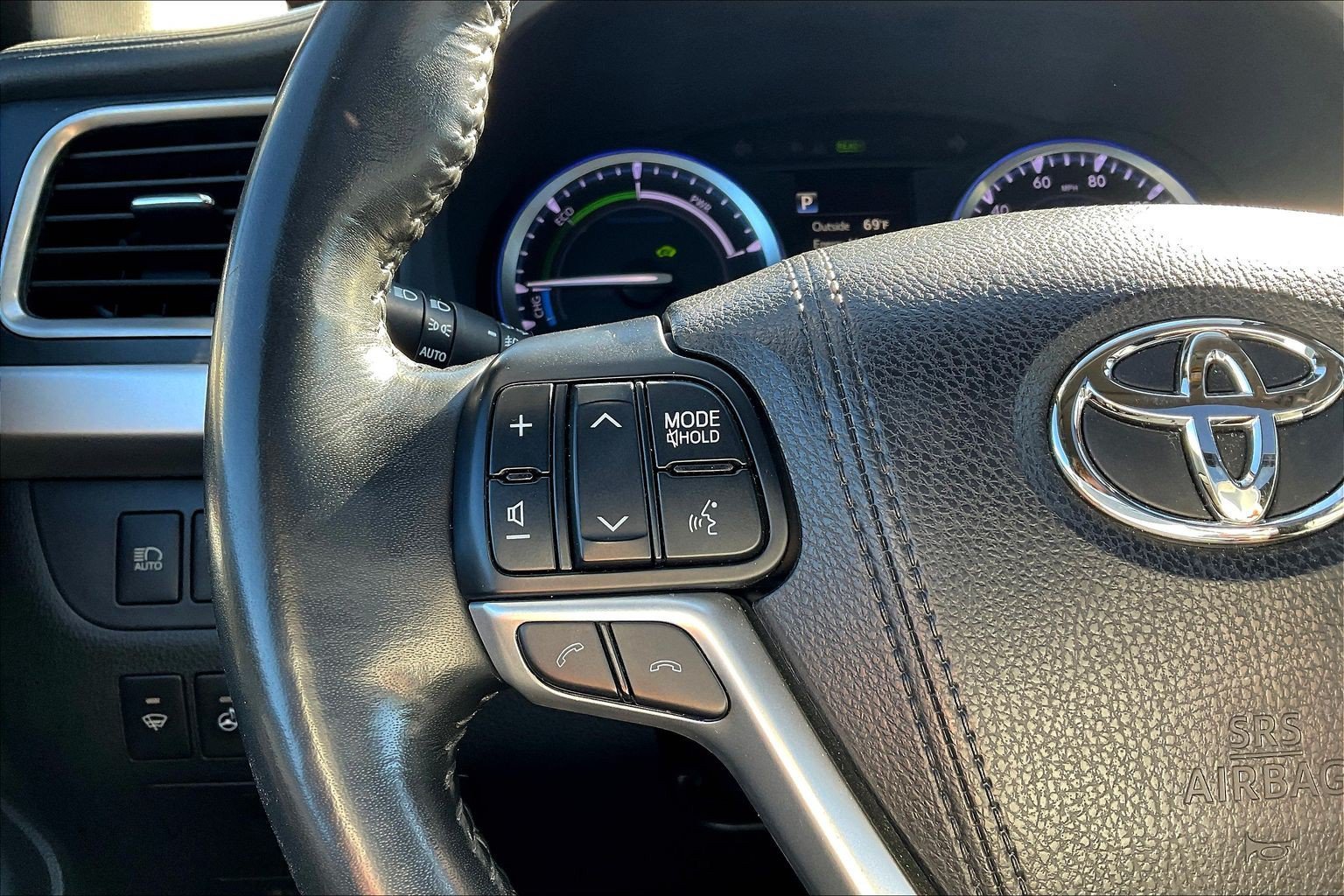 Used 2017 Toyota Highlander Limited Platinum AWD/4WD image 11