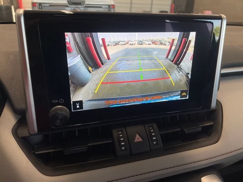 Used 2025 Toyota RAV4 XLE AWD/4WD image 8