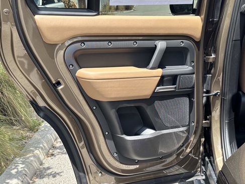 New 2026 Land Rover Defender 110 X-Dynamic SE AWD/4WD image 12