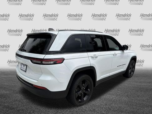 Used 2024 Jeep Grand Cherokee Altitude AWD/4WD image 9