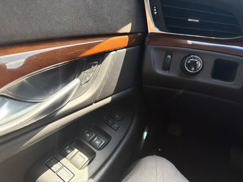 Used 2017 Cadillac Escalade Luxury RWD image 16