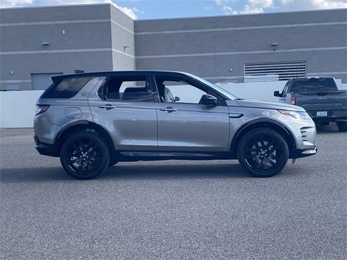 New 2025 Land Rover Discovery Sport Dynamic SE image 16