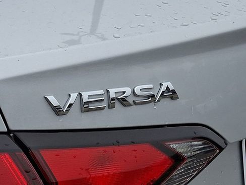Used 2021 Nissan Versa SV image 31