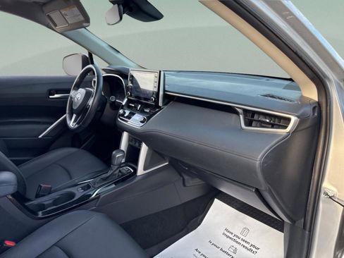 Used 2022 Toyota Corolla Cross XLE image 35