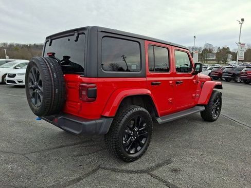 Used 2022 Jeep Wrangler Unlimited Sahara w/ Cold Weather Group AWD/4WD image 8
