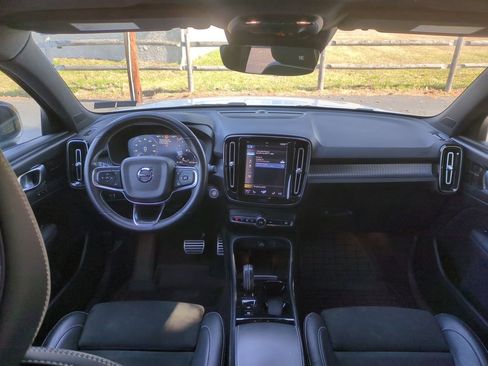 Used 2021 Volvo XC40 T5 R-Design AWD/4WD image 9