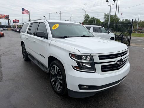 Used 2018 Chevrolet Suburban LT RWD image 3