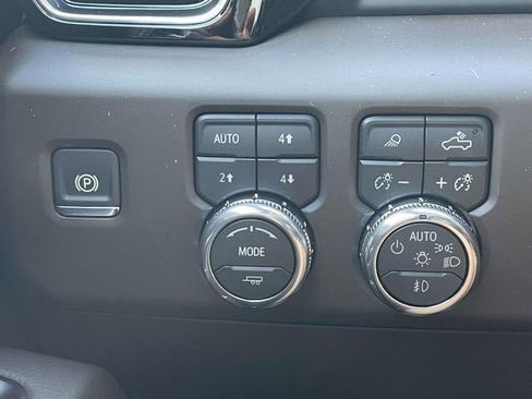 New 2026 GMC Sierra 1500 Denali w/ Technology Package AWD/4WD image 17