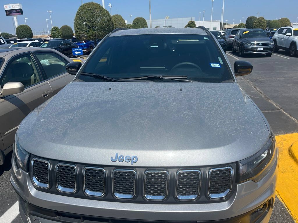 Used 2023 Jeep Compass Latitude AWD/4WD image 2