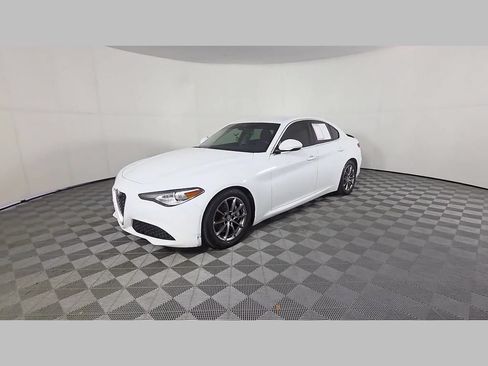 Used 2020 Alfa Romeo Giulia RWD image 48