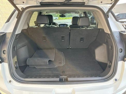 Used 2024 GMC Terrain SLT AWD/4WD image 7