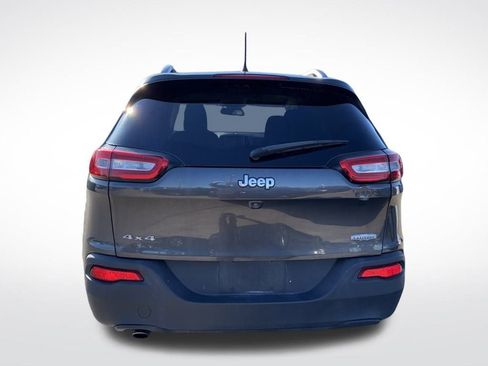 Used 2017 Jeep Cherokee Latitude w/ Cold Weather Group image 5