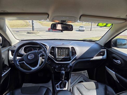 Used 2018 Jeep Cherokee Latitude Plus image 6