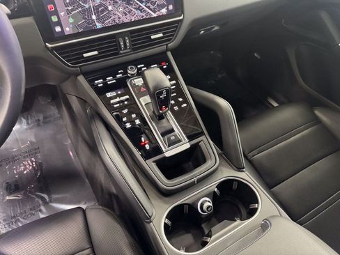 Used 2023 Porsche Cayenne Base image 15