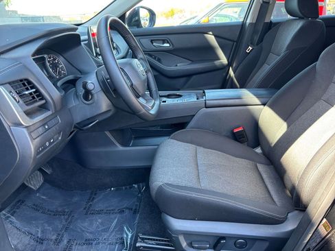 Used 2025 Nissan Rogue SV FWD image 29