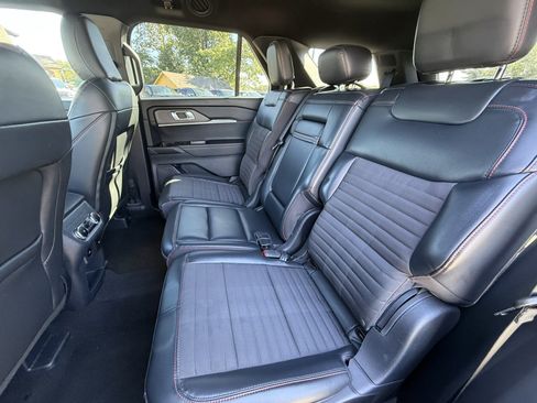 Used 2025 Ford Explorer ST-Line w/ ST-Line Street Pack AWD/4WD image 25