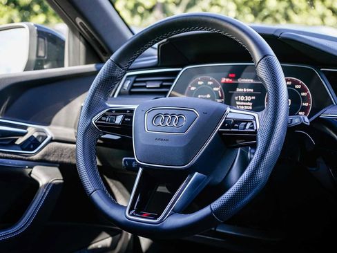 Used 2023 Audi e-tron S Prestige w/ Prestige Package image 15