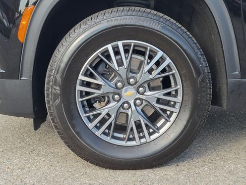 Used 2025 Chevrolet Traverse LT FWD image 25
