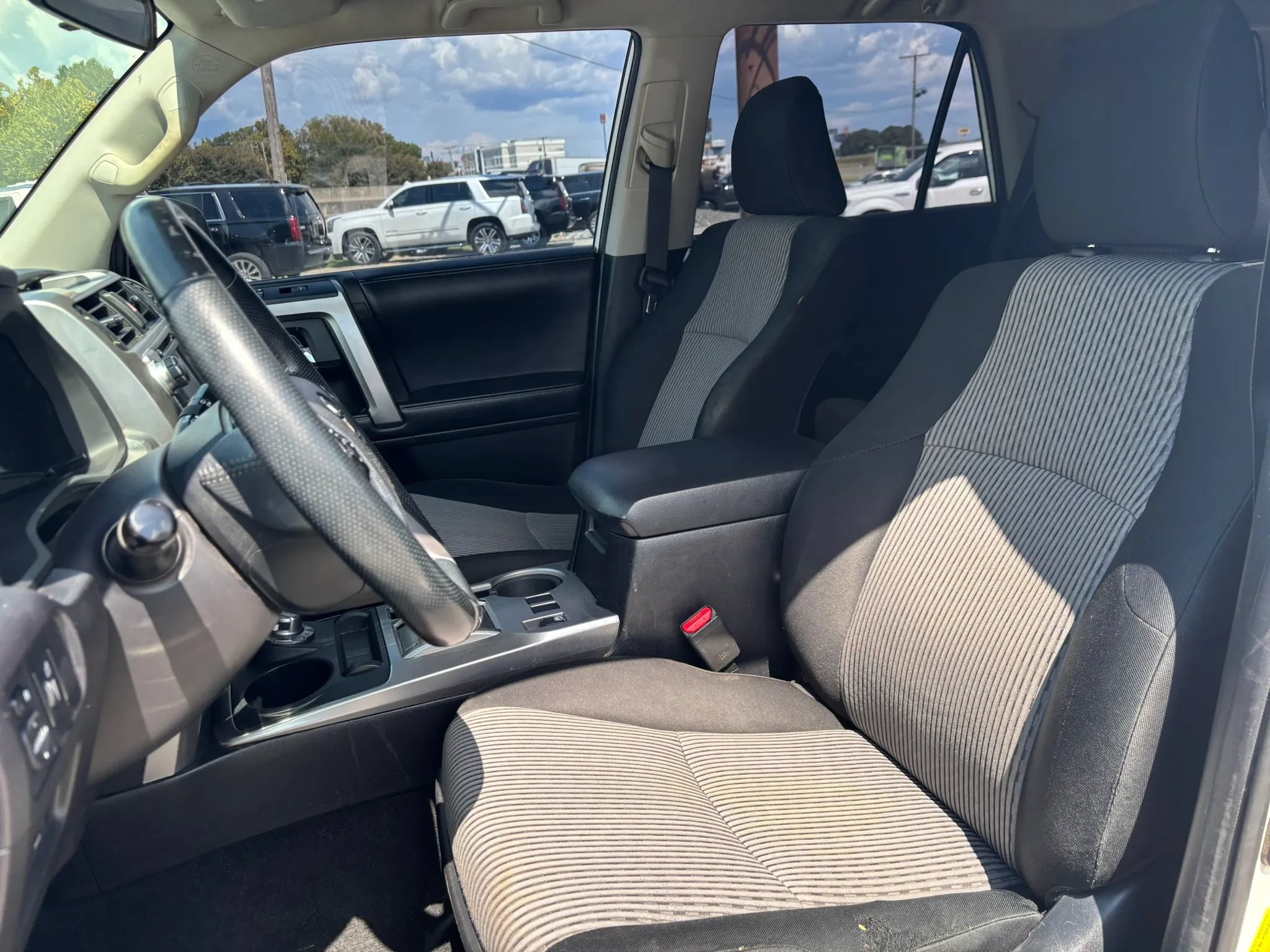 Used 2016 Toyota 4Runner SR5 AWD/4WD image 12