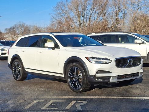 Used 2018 Volvo V90 T5 Cross Country w/ Convenience Package image 1