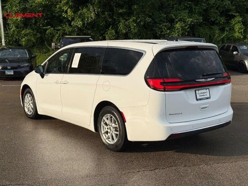 Used 2025 Chrysler Pacifica Select FWD image 3