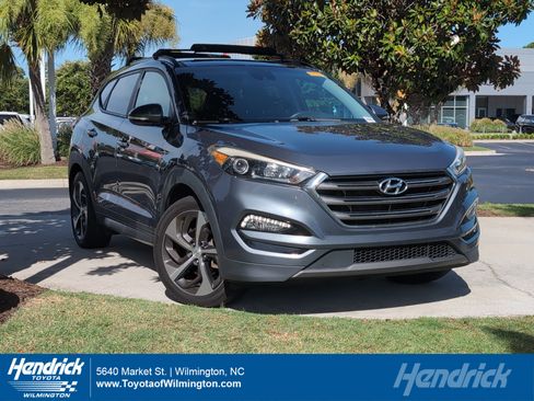 Used 2016 Hyundai Tucson Limited w/ Option Group 03 FWD image 1