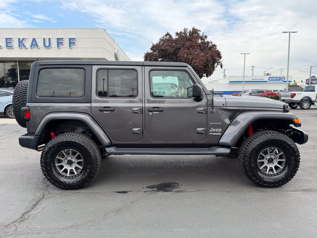 Used 2018 Jeep Wrangler Unlimited Sahara AWD/4WD image 2