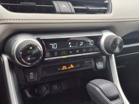 Certified 2025 Toyota RAV4 XLE FWD image 10